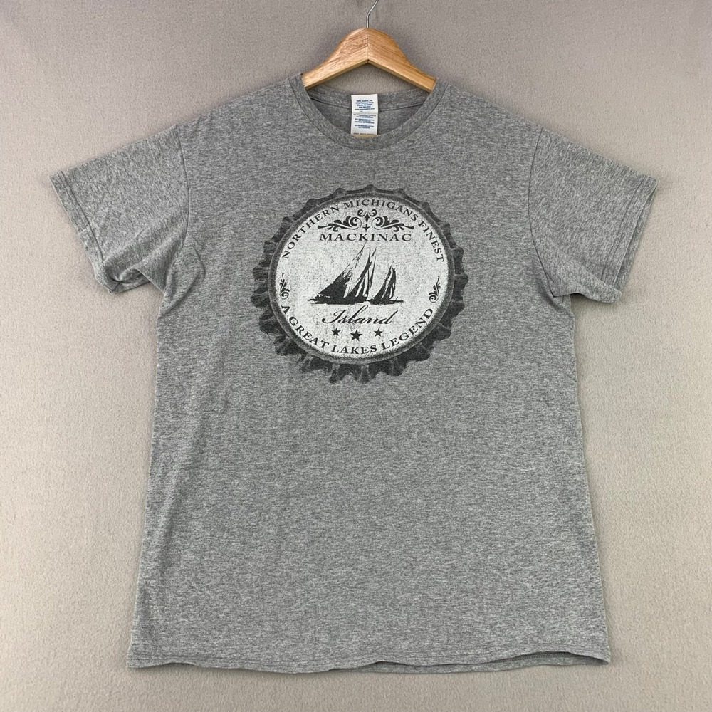 Vintage Mackinac Island T-Shirt Men M Gray‎ Graphic Tee Michigan Sailboat Y2K
